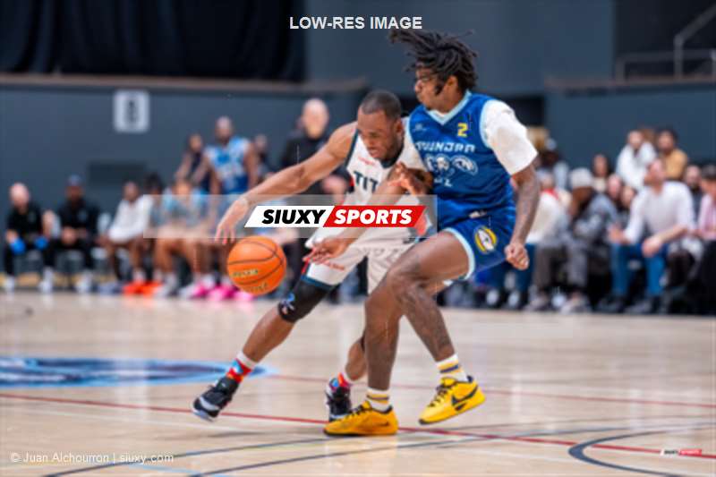John III BUGGS - Antoine MASON -  Montreal - Kitchener Waterloo - Basketball - BSL 2026 - Montréal Toundra vs Kitchener Waterloo Titans - Game (#BSL26MTKT0111) Photo by: Juan Alchourron | Siuxy Sports 2026-01-09
