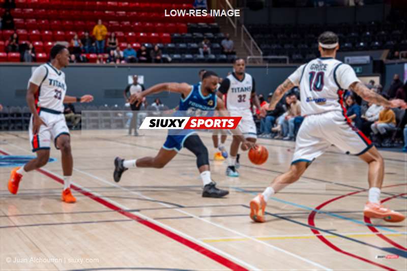 Levi LONDOLE -  Montreal - Kitchener Waterloo - Basketball - BSL 2026 - Montréal Toundra vs Kitchener Waterloo Titans - Game (#BSL26MTKT0111) Photo by: Juan Alchourron | Siuxy Sports 2026-01-09