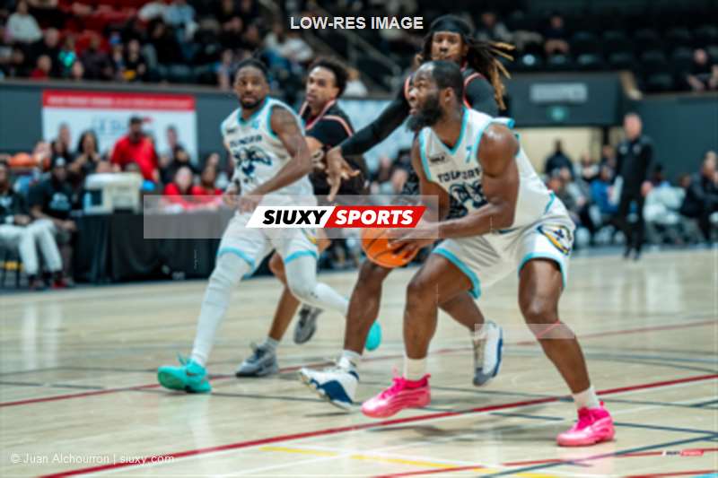 Brandon BELOTI - Lansana NWOSU -  Montreal - Sudbury - Basketball - BSL 2026 - Toundra de Montréal vs Sudbury Five - Game (#BSL26TMSF31) Photo by: Juan Alchourron | Siuxy Sports 2026-03-06