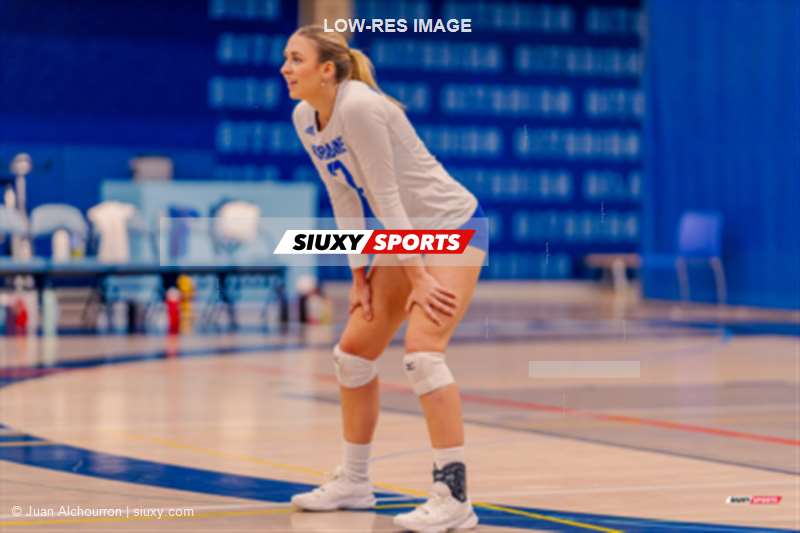 Chloé GALARNEAU-HALEY -  Université du Québec à Montréal - Université de Montréal - Volleyball - RSEQ - 2024 Volley F - UQAM (1) vs (3) U. de Montréal (#RSEQ24VFUQAUDM01) Photo by: Juan Alchourron | Siuxy Sports 2024-01-12