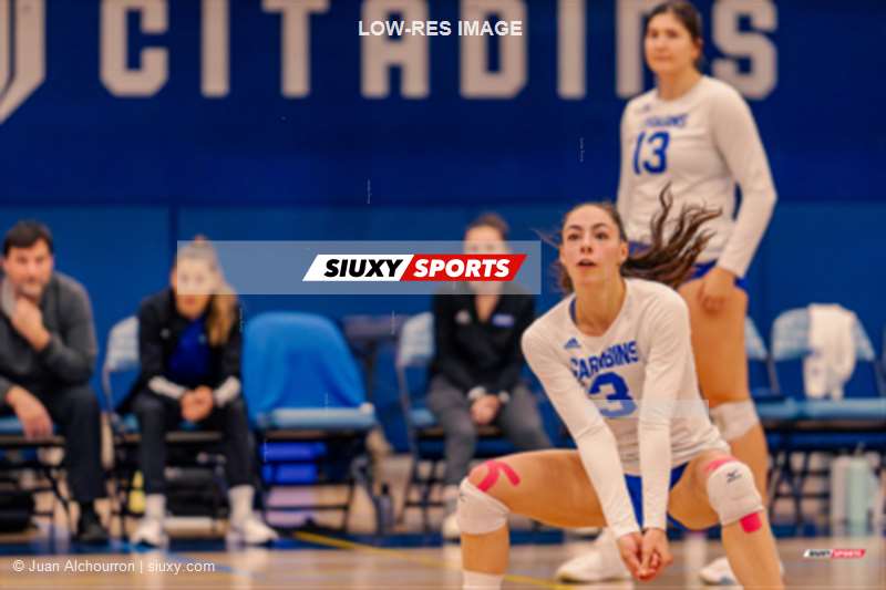 Émilie BOURQUE - Una ZUBAC -  Université du Québec à Montréal - Université de Montréal - Volleyball - RSEQ - 2024 Volley F - UQAM (1) vs (3) U. de Montréal (#RSEQ24VFUQAUDM01) Photo by: Juan Alchourron | Siuxy Sports 2024-01-12