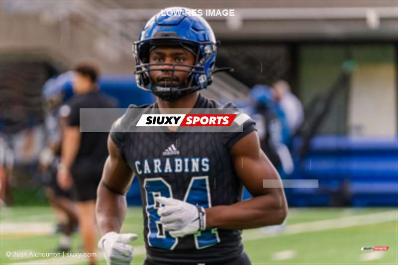 Ralph CANAL-CHARLES -  Université de Montréal - Université de Sherbrooke - Football - RSEQ 2024 Football - Carabins vs Vert-et-Or - Avant-Match (#RSEQ24UDMUSHA08) Photo by: Juan Alchourron | Siuxy Sports 2024-08-23