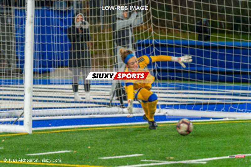  Université de Montréal - Université Laval - Soccer - RSEQ 2024 Final Soccer Fém - U de Montréal (1) vs (2) U Laval (par pénalités après 1-1) (#RSEQ24SOFEUMUL11) Photo by: Juan Alchourron | Siuxy Sports 2024-11-01