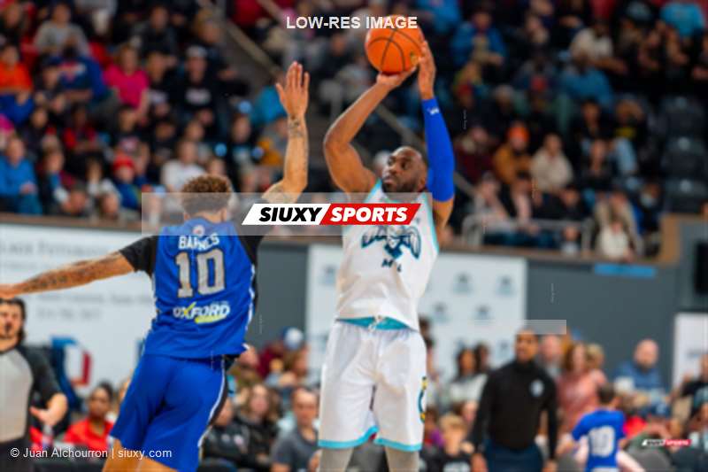 Demetrius BARNES - Antoine MASON -  Montreal - Kitchener Waterloo - Basketball - BSL - Montreal Toundra (109) vs (116) Kitchener Titans - Second Half (#BSL24MONKWT022) Photo by: Juan Alchourron | Siuxy Sports 2024-02-25