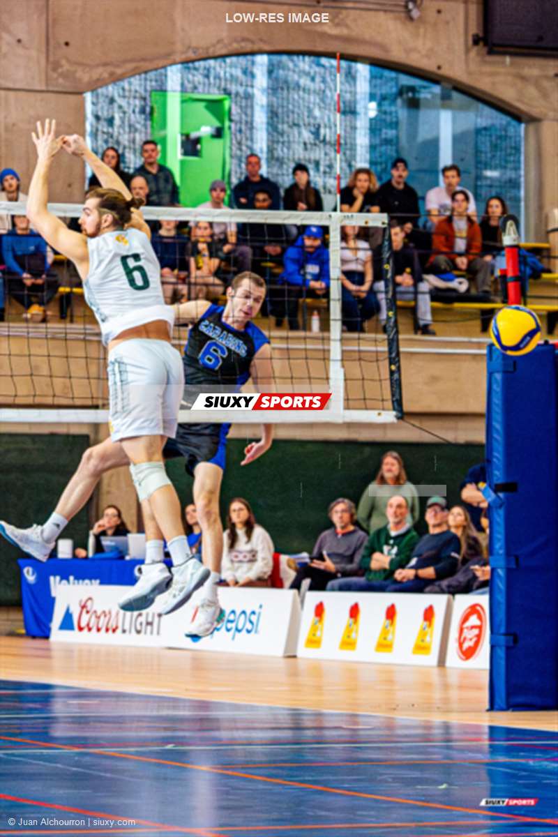 Yoan DAVID - Alexis TOURNIER -  Université de Montréal - Université de Sherbrooke - Volleyball - RSEQ - 2024 VOLLEY M - U DE MONTRÉAL (1) VS (3) U DE SHERBROOKE - Reel 1 (#RSEQ24VMUDMUSH02A1) Photo by: Juan Alchourron | Siuxy Sports 2024-02-04