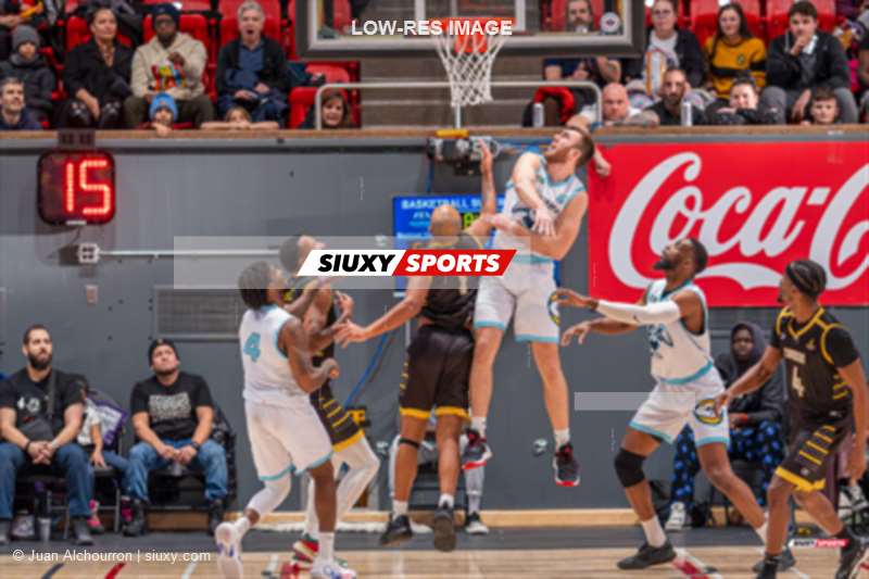 Brandon BELOTI - Philip FLORY - Levi LONDOLE - Shadell MILLINGHAUS - Jeremiah MORDI -  Montreal - London - Basketball - TBL 2024 - Montréal Toundra (85) vs (96) London Lightning (#BSL24MONLON01A) Photo by: Juan Alchourron | Siuxy Sports 2024-01-14