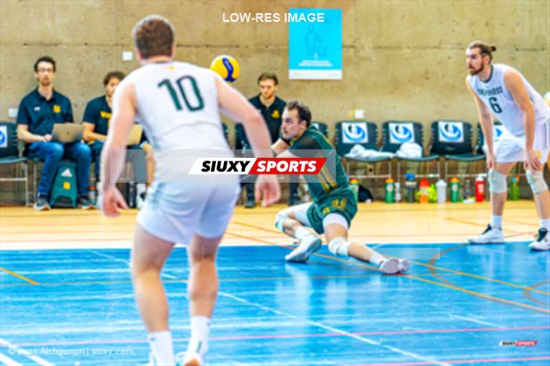 Yoan DAVID - Zachary MOISAN - Julien VANIER -  Université de Montréal - Université de Sherbrooke - Volleyball - RSEQ - 2024 VOLLEY M - U DE MONTRÉAL (1) VS (3) U DE SHERBROOKE - Reel 1 (#RSEQ24VMUDMUSH02A1) Photo by: Juan Alchourron | Siuxy Sports 2024-02-04