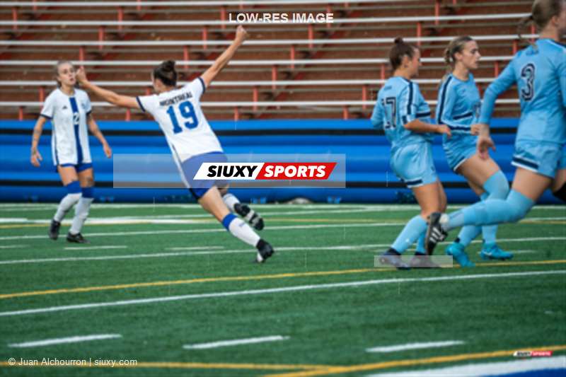  Université de Montréal - Université du Québec à Montréal - Soccer - RSEQ 2024 - Soccer Universitaire Fém - UdM (3) vs (0) UQAM (#RSEQ24SUFUMUQAM09) Photo by: Juan Alchourron | Siuxy Sports 2024-09-20