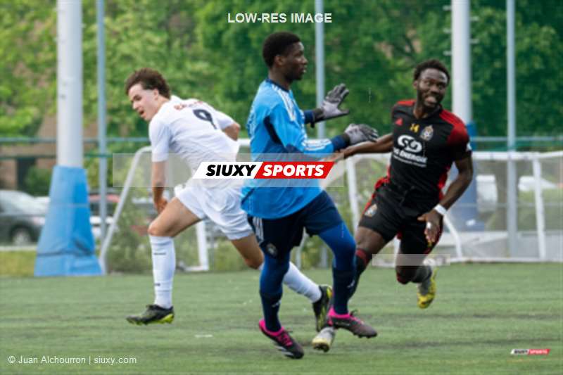 Cedrick KENZONG - Mahmoud SYLLA -  CS Mont-Royal Outremont - Royal Beauport - Soccer - PLSQ - CS Mont-Royal Outremont (2) vs (4) AS de Beauport (#PLSQ24CSMROASB06) Photo by: Juan Alchourron | Siuxy Sports 2024-06-23