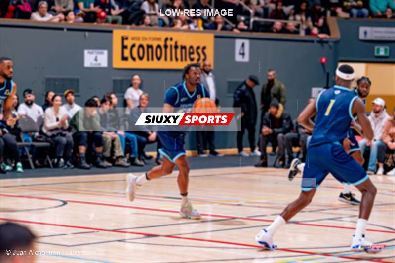 Cristhopher GALBREATH - Juan MENDEZ -  Montreal - Tri-State - Basketball - BSL - Montreal Toundra (116) vs (87) Tri-State Admirals - 2nd half (#BSL24MONTRI0201) Photo by: Juan Alchourron | Siuxy Sports 2024-01-26