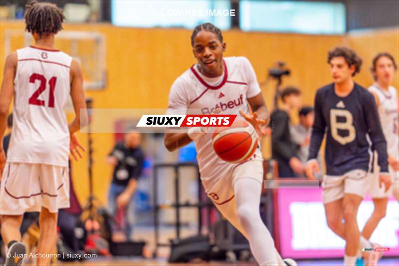 Mael COUTOU -  College Jean-de-Brébeuf - Cégep Édouard-Montpetit - Basketball - RSEQ 2024 Basketball M D1 - Brébeuf (92) vs (77) É.Montpetit - 1st half (#RSEQ24BMD1BREM111) Photo by: Juan Alchourron | Siuxy Sports 2024-11-29