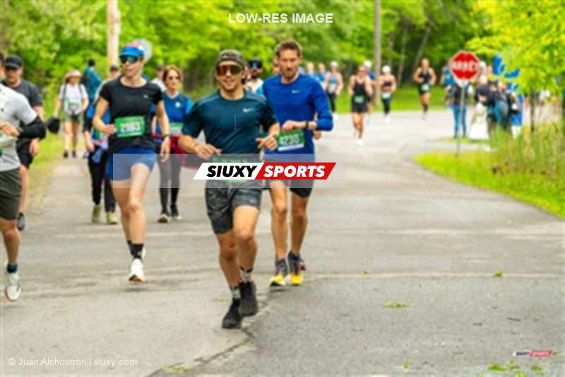 2025 Marathon Sun Life - Longueil - Shiny Happy People Running !!