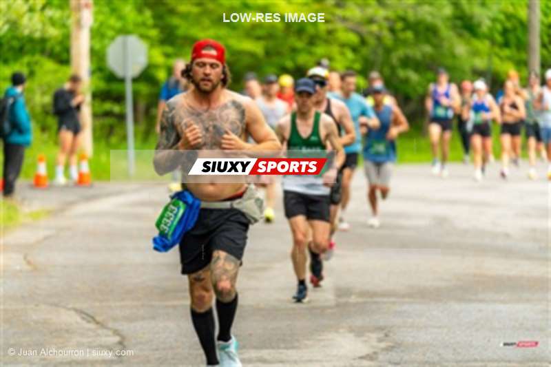 2025 Marathon Sun Life - Longueil - Shiny Happy People Running !!