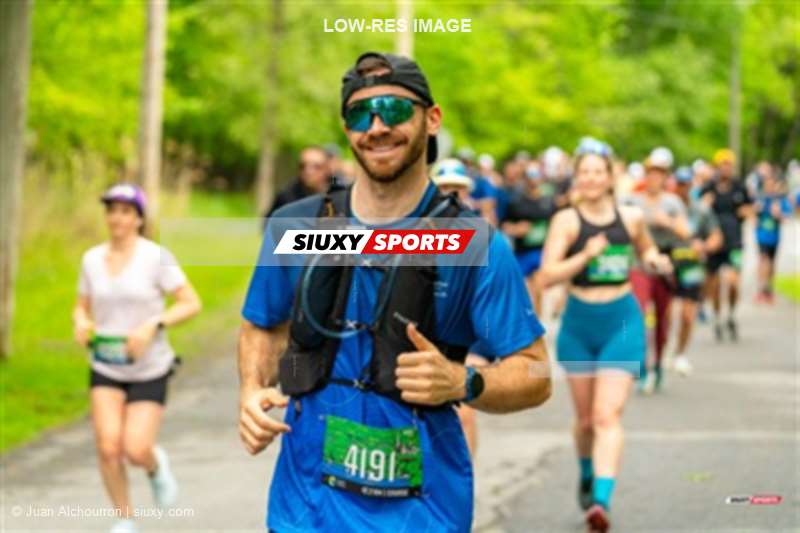 2025 Marathon Sun Life - Longueil - Shiny Happy People Running !!