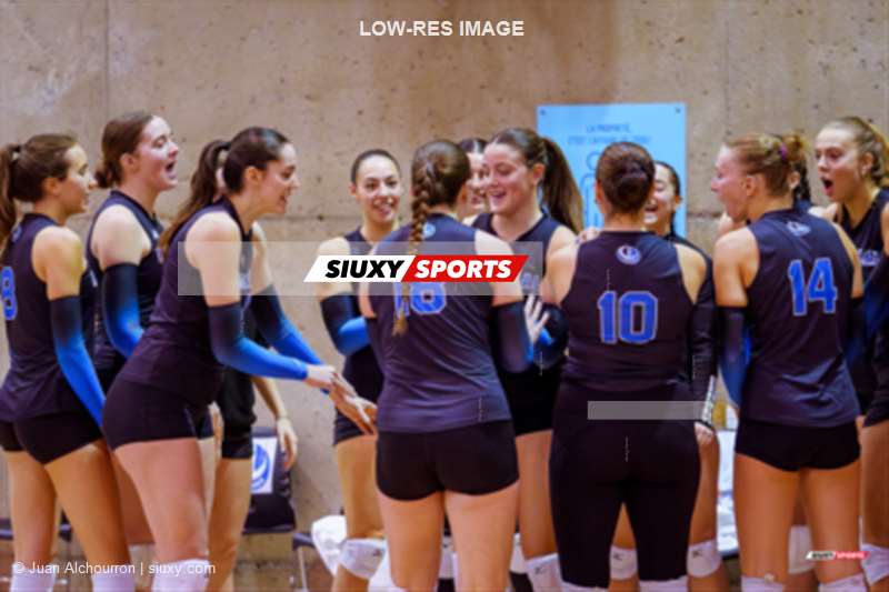 Naomi BABII - Myriam KAYSER-TOURIGNY - Florence LAPOINTE -  Université de Montréal - ÉTS (École de technologie supérieure) - Volleyball - RSEQ 2025 - Volleyball F - Université de Montréal (3) vs (0) ETS (#RSEQ25VFUDMETS01) Photo by: Juan Alchourron | Siuxy Sports 2025-01-10