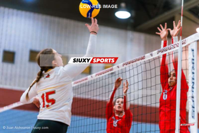 Iman ASSAMEUR -  ÉTS (École de technologie supérieure) - Université Laval - Volleyball - RSEQ 2025 - Volleyball F - ETS (0) vs (3) Université Laval (#RSEQ25VFETSUL01) Photo by: Juan Alchourron | Siuxy Sports 2025-01-17