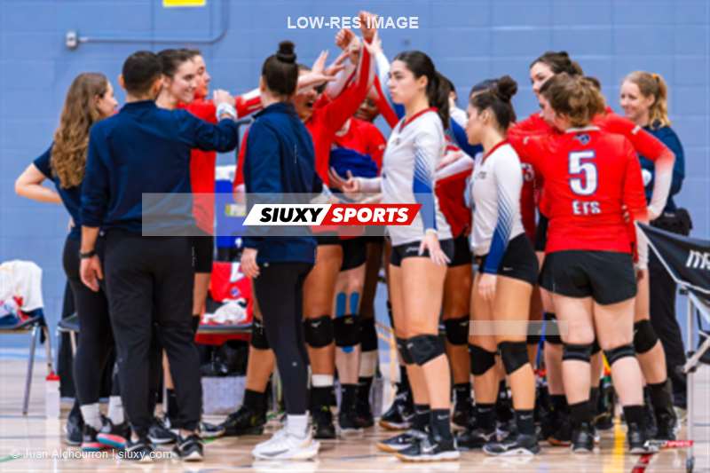 Nabila CHERFI - Karen POSADA CORTES - Éloïse THOMAS -  ÉTS (École de technologie supérieure) - Université Laval - Volleyball - RSEQ 2025 - Volleyball F - ETS (0) vs (3) Université Laval (#RSEQ25VFETSUL01) Photo by: Juan Alchourron | Siuxy Sports 2025-01-17