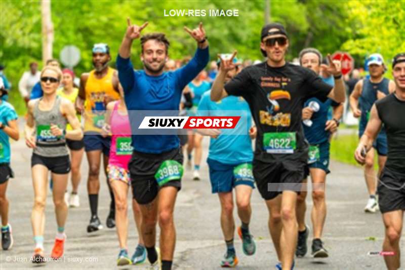 2025 Marathon Sun Life - Longueil - Shiny Happy People Running !!