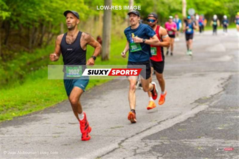 2025 Marathon Sun Life - Longueil - Shiny Happy People Running !!