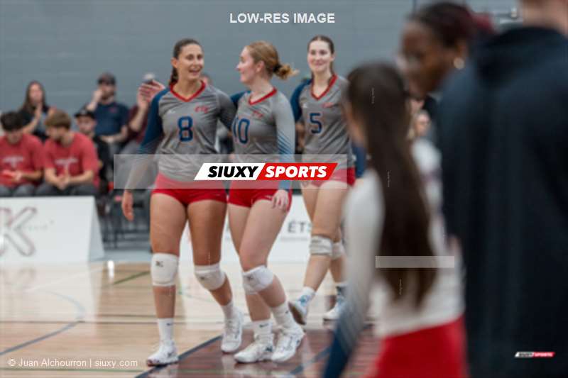 Marie BOLDUC - Lisa DUMONT - Emma WOLSZCZAN -  ÉTS (École de technologie supérieure) - Université de Montréal - Volleyball - RSEQ 2025 - Volleyball F - ETS vs U. de Montréal (#RSEQ25VFEM10) Photo by: Juan Alchourron | Siuxy Sports 2025-10-31