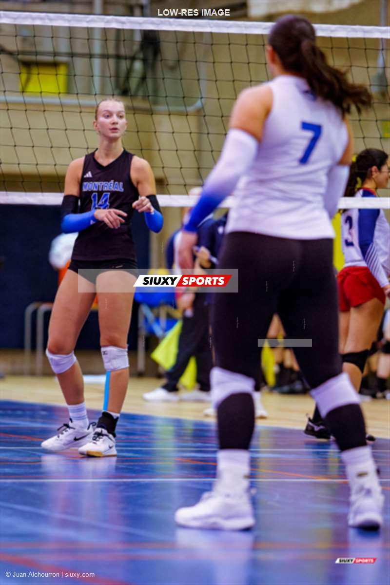 Naomi BABII - Ilona MILLAN -  Université de Montréal - ÉTS (École de technologie supérieure) - Volleyball - RSEQ 2025 - Volleyball F - Université de Montréal (3) vs (0) ETS (#RSEQ25VFUDMETS01) Photo by: Juan Alchourron | Siuxy Sports 2025-01-10