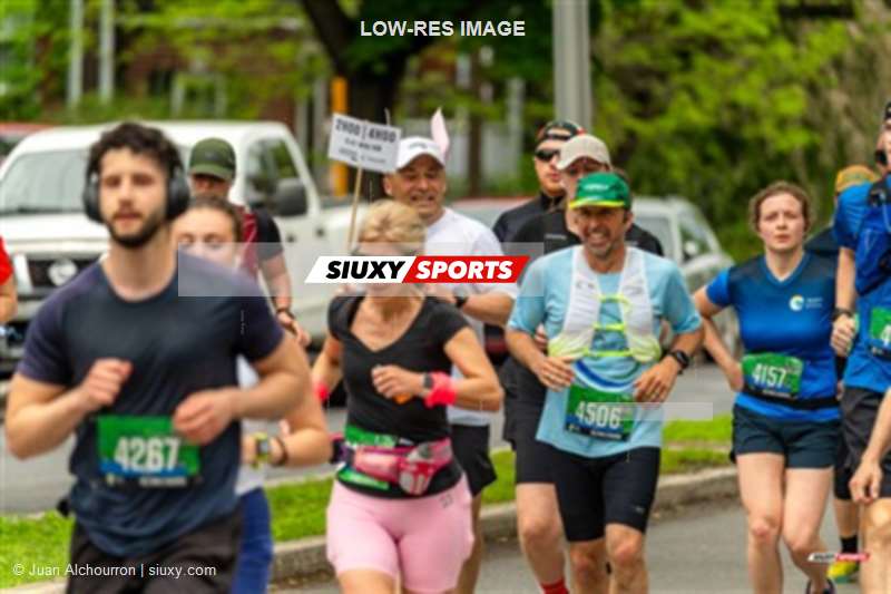 2025 Marathon Sun Life - Longueil - Shiny Happy People Running !!