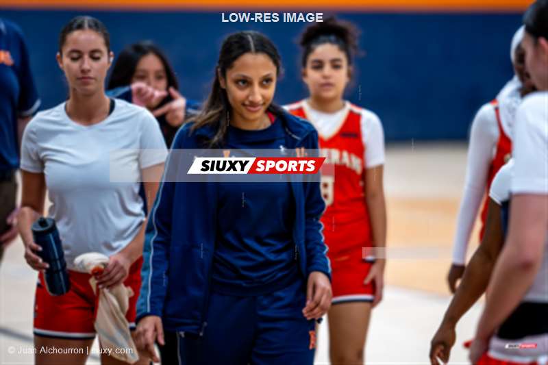 Lilia AMRANI - Yasmine SAID MCHANGAMA - Mouni TESNIM FILALI -  Cégep André Laurendeau - Cégep de l'Outaouais - Basketball - RSEQ 2025 - Basketball F D3 - André Laurendeau vs Cégep de l'Outaouais (#RSEQ25BFD3AO1) Photo by: Juan Alchourron | Siuxy Sports 2025-12-05