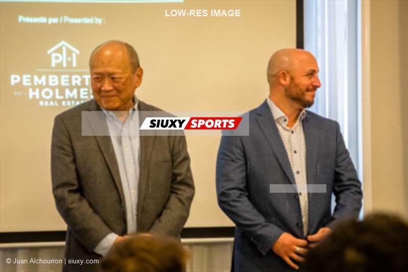Jeff CHAN - Hugo MONTÉRÉMAL -  ÉTS (École de technologie supérieure) -  - Rugby - CANUMENS 2025 - Banquet - Awards (#CANUMENS2500) Photo by: Juan Alchourron | Siuxy Sports 2025-11-13