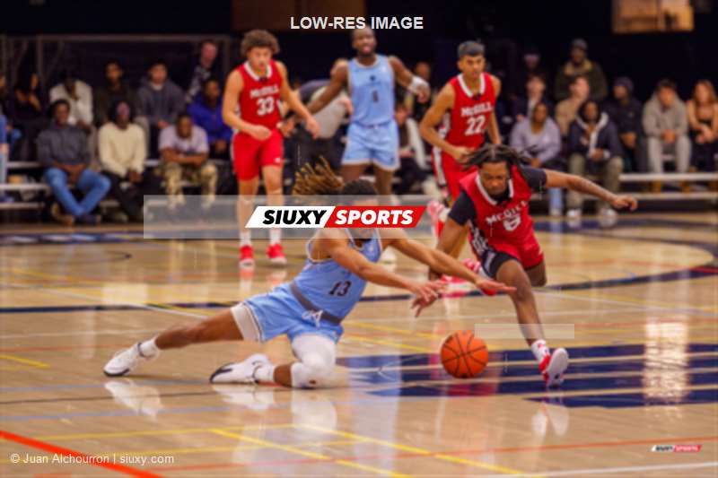 Saransh PADHY - Noah SINCERE -  Université du Québec à Montréal - Université McGill - Basketball - RSEQ 2025 - Basketball M - UQAM (53) vs (59) McGill (#RSEQ25BASMUQMMCG1) Photo by: Juan Alchourron | Siuxy Sports 2025-01-09