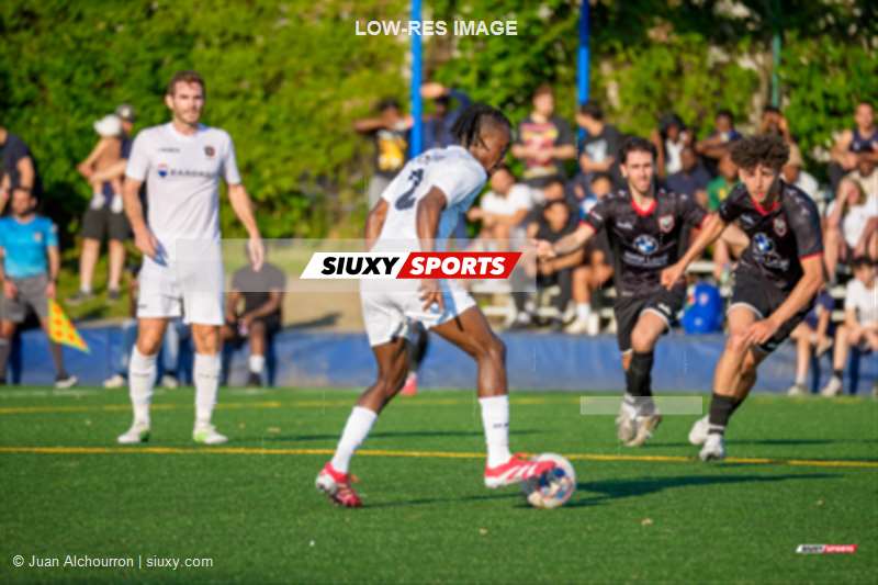 Etienne DONFRED - Yannick Damian TOKER -  CS Mont-Royal Outremont - AS Laval - Soccer - L1QC 2025 M - CS Mont-Royal Outremont (1) vs (2) AS Laval (#L1QC25MMROAL6) Photo by: Juan Alchourron | Siuxy Sports 2025-06-22