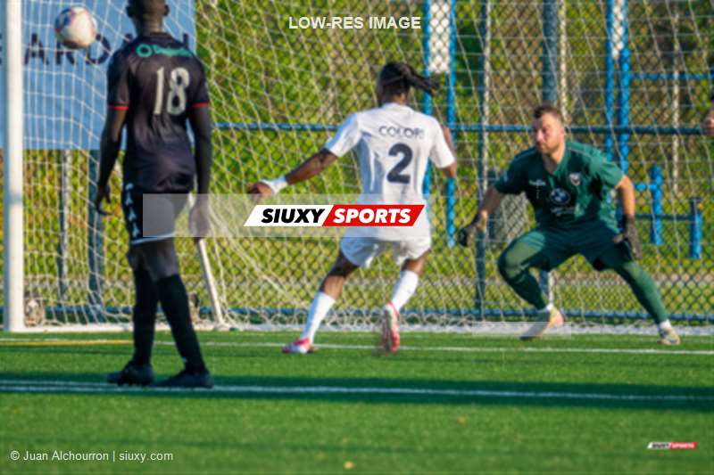 Etienne DONFRED - Peter SCUCCIMARRI -  CS Mont-Royal Outremont - AS Laval - Soccer - L1QC 2025 M - CS Mont-Royal Outremont (1) vs (2) AS Laval (#L1QC25MMROAL6) Photo by: Juan Alchourron | Siuxy Sports 2025-06-22