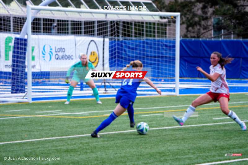  Université de Montréal - Université McGill - Soccer - RSEQ 2025 - Soccer F - Université de Montréal (2) vs (0) McGill University (#RSEQ25SFMG29) Photo by: Juan Alchourron | Siuxy Sports 2025-09-05