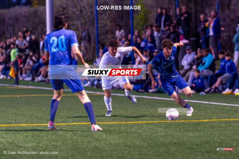  CS Mont-Royal Outremont - CS de St-Hubert - Soccer - L1QC 2025 - CS Mont-Royal Outremont (2) vs (1) CS St-Hubert (#L1QC25CSMROSH5) Photo by: Juan Alchourron | Siuxy Sports 2025-05-04