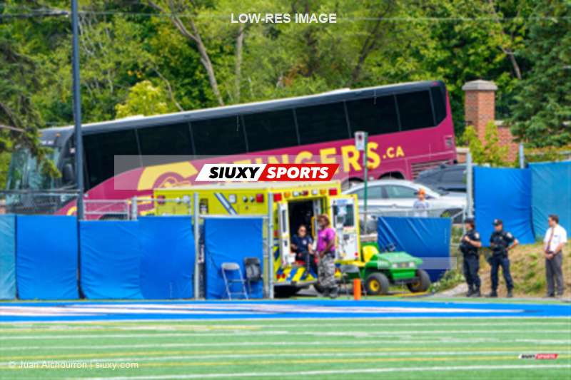  Université de Montréal -  - Football - RSEQ 2025 - Football Universitaire - Carabins vs Stingers - Ambiance & Cheerleading (#RSEQ25FUCS82) Photo by: Juan Alchourron | Siuxy Sports 2025-08-23