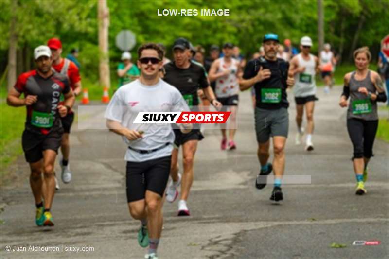 2025 Marathon Sun Life - Longueil - Shiny Happy People Running !!