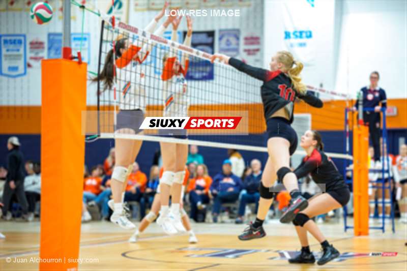  Cégep André Laurendeau - Cégep Édouard-Montpetit - Volleyball - RSEQ 2025 - Volleyball F D1 - André Laurendeau vs Édouard-Montpetit (#RSEQ25VFD1AE0) Photo by: Juan Alchourron | Siuxy Sports 2025-10-09