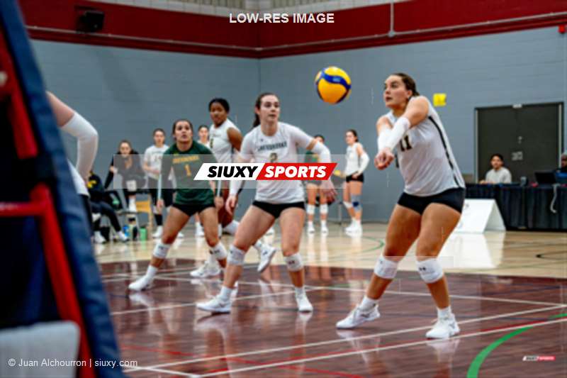  ÉTS (École de technologie supérieure) - Université de Sherbrooke - Volleyball - RSEQ 2025 - Volleyball F D1 - ETS vs Université de Sherbrooke (#RSEQ25VFD1ES1) Photo by: Juan Alchourron | Siuxy Sports 2025-12-06