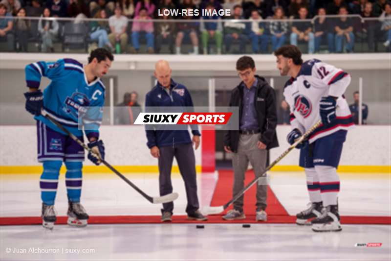  ÉTS (École de technologie supérieure) - Université du Québec en Outaouais - Ice hockey - RSEQ 2025 - Hockey M D2 - Piranhas ETS vs Torrents Université du Québec en Outaouais - Avant Match (#RSEQ25HMD2EO0) Photo by: Juan Alchourron | Siuxy Sports 2025-10-11