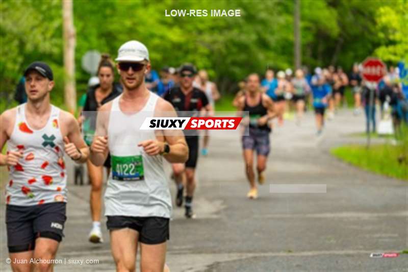 2025 Marathon Sun Life - Longueil - Shiny Happy People Running !!