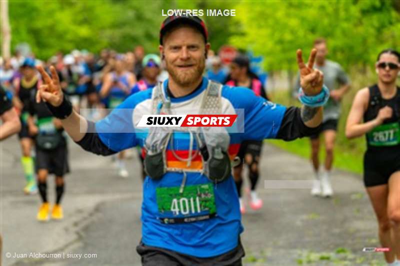 2025 Marathon Sun Life - Longueil - Shiny Happy People Running !!