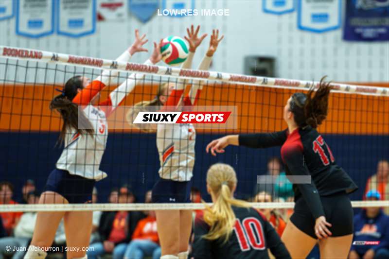  Cégep André Laurendeau - Cégep Édouard-Montpetit - Volleyball - RSEQ 2025 - Volleyball F D1 - André Laurendeau vs Édouard-Montpetit (#RSEQ25VFD1AE0) Photo by: Juan Alchourron | Siuxy Sports 2025-10-09