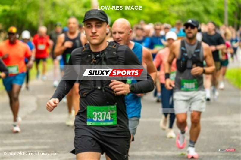 2025 Marathon Sun Life - Longueil - Shiny Happy People Running !!