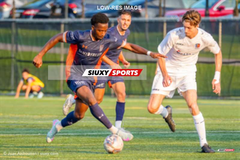  CS St-Laurent - CS Mont-Royal Outremont - Soccer - L1QC 2025 - CS St-Laurent (2) vs (1) CS Mont-Royal Outremont (#L1QC25SLMO7) Photo by: Juan Alchourron | Siuxy Sports 2025-07-20