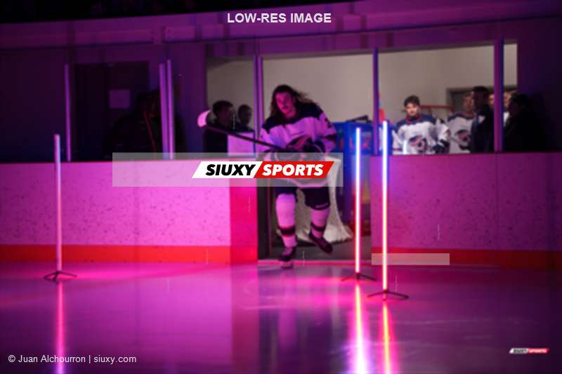 ÉTS (École de technologie supérieure) - Université du Québec en Outaouais - Ice hockey - RSEQ 2025 - Hockey M D2 - Piranhas ETS vs Torrents Université du Québec en Outaouais - Avant Match (#RSEQ25HMD2EO0) Photo by: Juan Alchourron | Siuxy Sports 2025-10-11