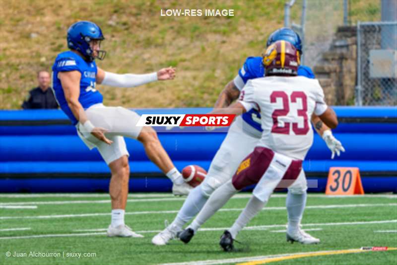  Université de Montréal - Université Concordia - Football - RSEQ 2025 - Football Universitaire - Carabins de Montréal (41) vs (14) Stingers de Concordia - Match (#RSEQ25FUCS81) Photo by: Juan Alchourron | Siuxy Sports 2025-08-23