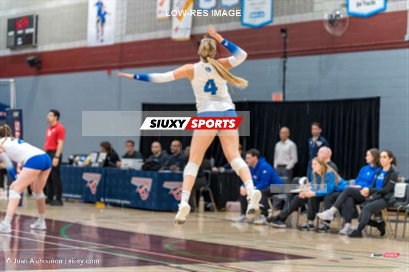 Eva GÉNIER -  ÉTS (École de technologie supérieure) - Université de Montréal - Volleyball - RSEQ 2025 - Volleyball F - ETS vs U. de Montréal (#RSEQ25VFEM10) Photo by: Juan Alchourron | Siuxy Sports 2025-10-31