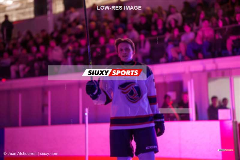 Simon DION -  ÉTS (École de technologie supérieure) - Université du Québec en Outaouais - Ice hockey - RSEQ 2025 - Hockey M D2 - Piranhas ETS vs Torrents Université du Québec en Outaouais - Avant Match (#RSEQ25HMD2EO0) Photo by: Juan Alchourron | Siuxy Sports 2025-10-11