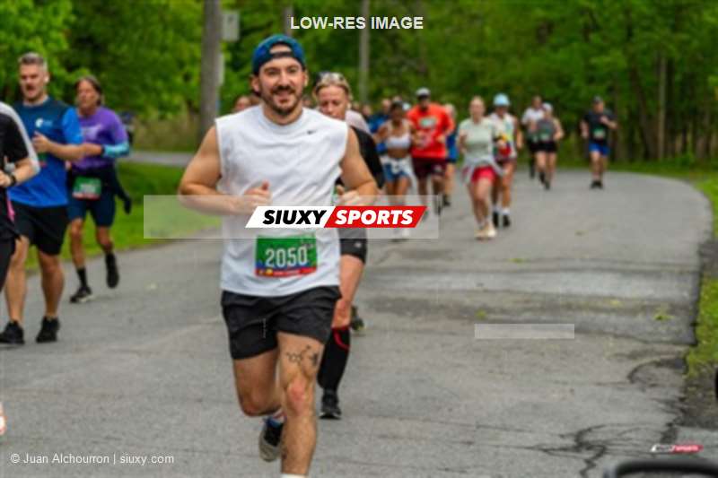 2025 Marathon Sun Life - Longueil - Shiny Happy People Running !!