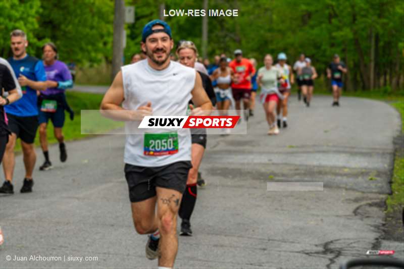  NDG Roadrunners -  - Track & Field - 2025 Marathon Sun Life - Longueil - Shiny Happy People Running !! (#2025SUNLIFELONG05) Photo by: Juan Alchourron | Siuxy Sports 2025-05-18