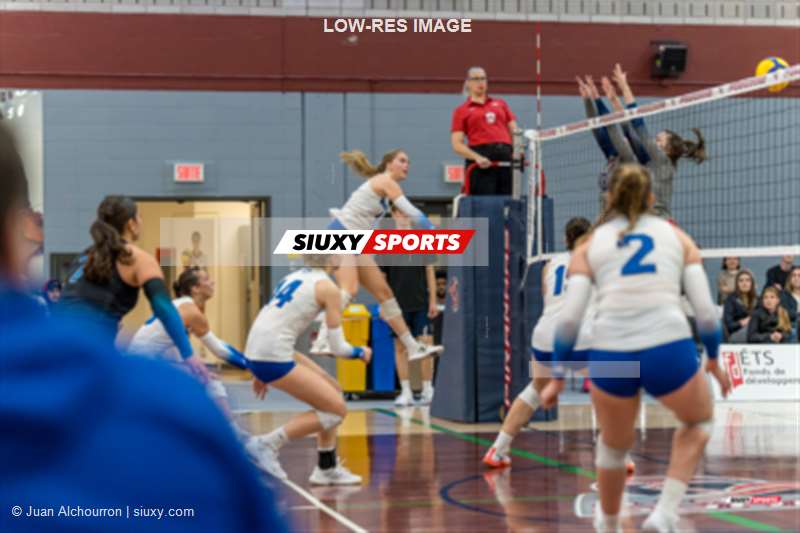 Eva GÉNIER -  ÉTS (École de technologie supérieure) - Université de Montréal - Volleyball - RSEQ 2025 - Volleyball F - ETS vs U. de Montréal (#RSEQ25VFEM10) Photo by: Juan Alchourron | Siuxy Sports 2025-10-31